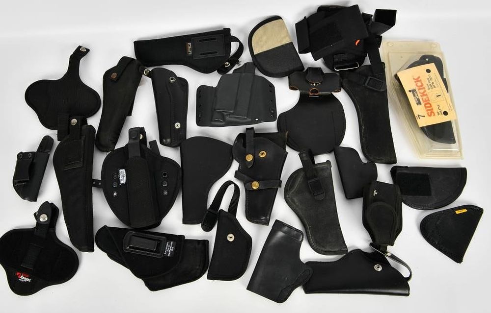 Lot 581: Large Selection Of Various Size Leather Holsters