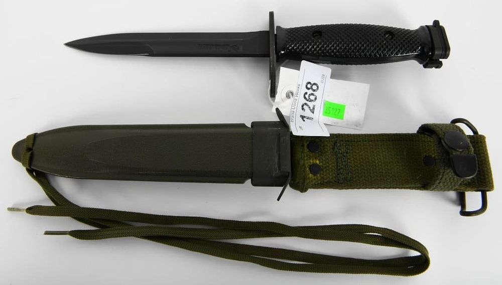 Lot 1268: Colt M7 Bayonet with M8A1 Bayonet with lanyard