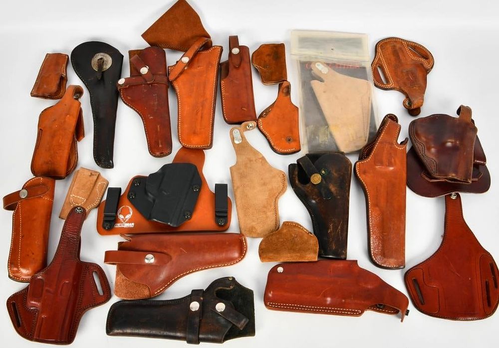 Lot 1400: Large Selection Of Various Size Leather Holsters