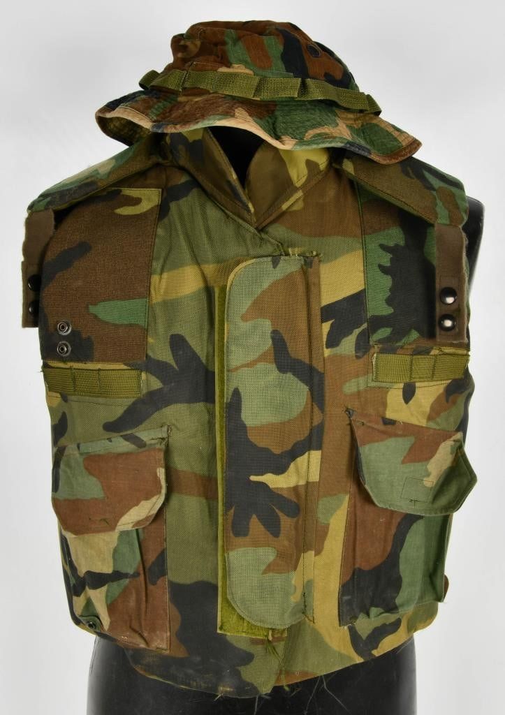 Lot 211: FRAGMENTATION PROTECTIVE BODY ARMOR