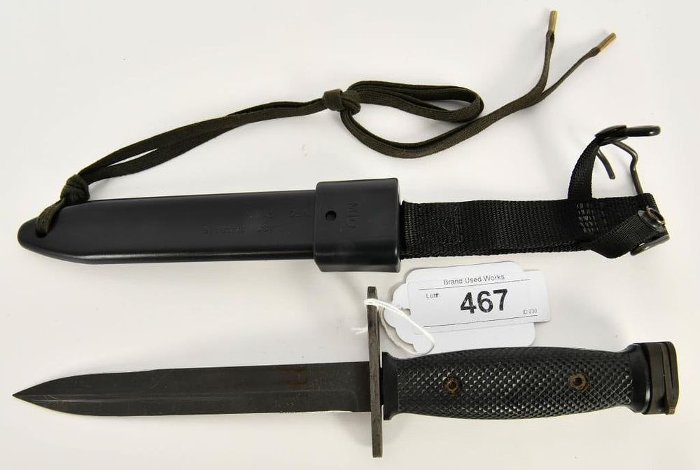 Lot 467: US M7 Ontario Fixed Blade Knife M10 Scabbard
