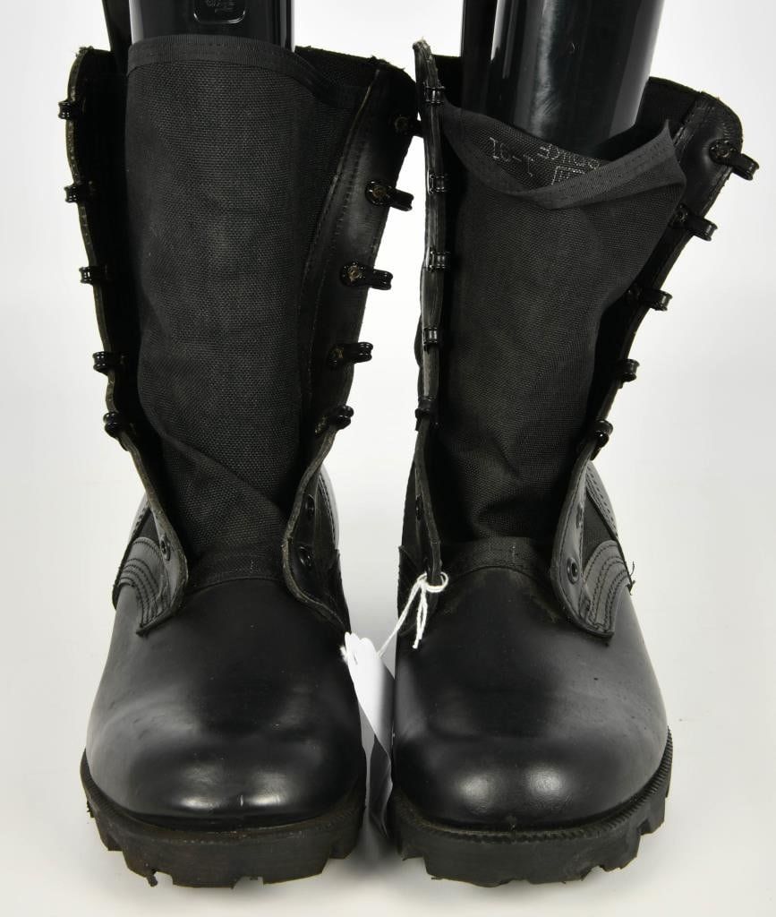 Lot 571: USGI Military Leather Jungle Combat Boots Sz 10R