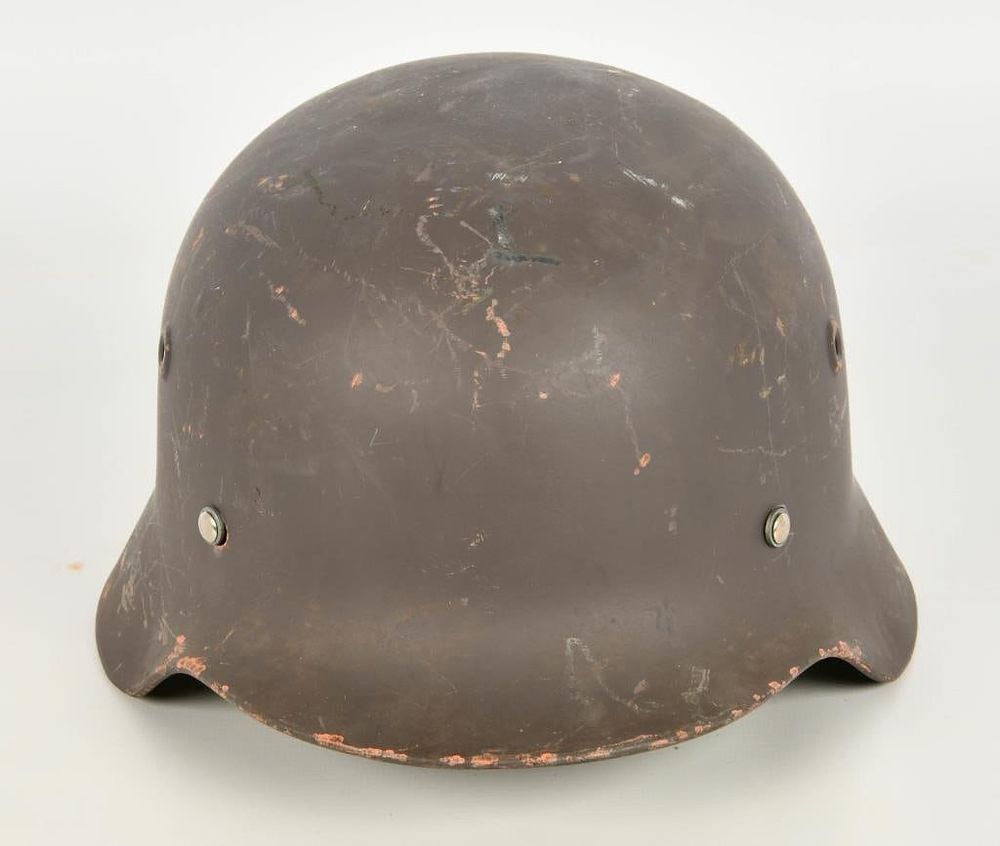 Lot 593: German WWII M40 Stahlman Steel Helmet
