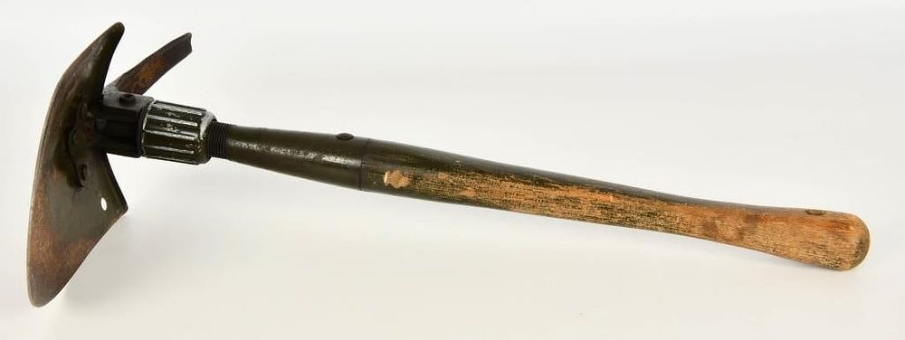 Lot 1082: US Marked Grade X 1964 Field Folding Shovel