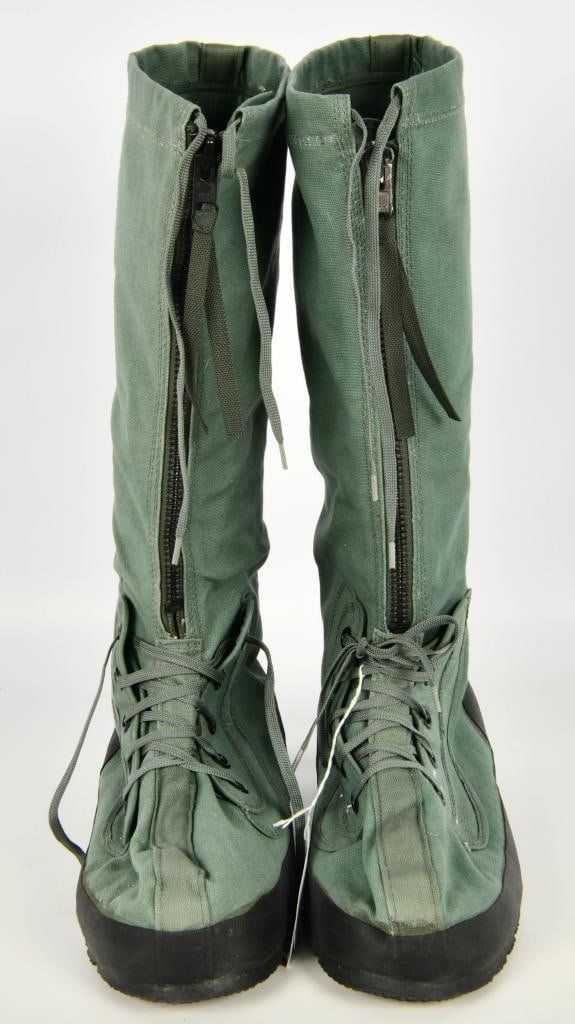 Lot 1213: U.S. G.I. Extreme Cold Weather N-1B Boots sz Lg