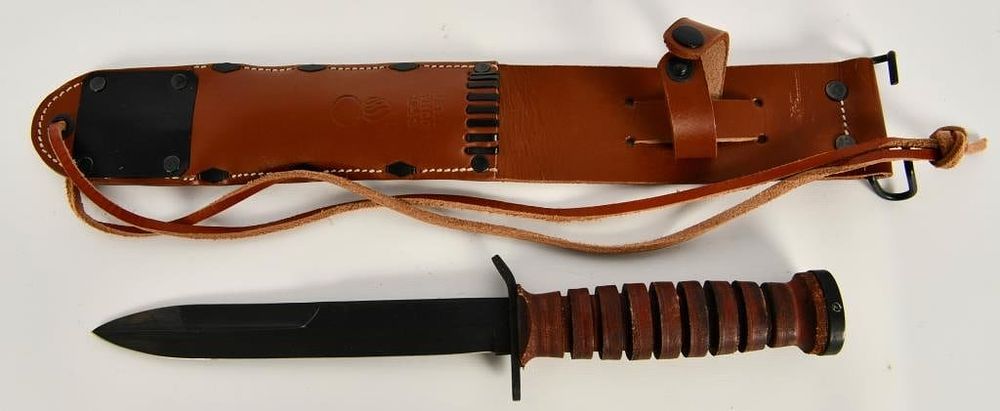 Lot 1286: US M3 Camillus Fighting Knife & Leather Sheath