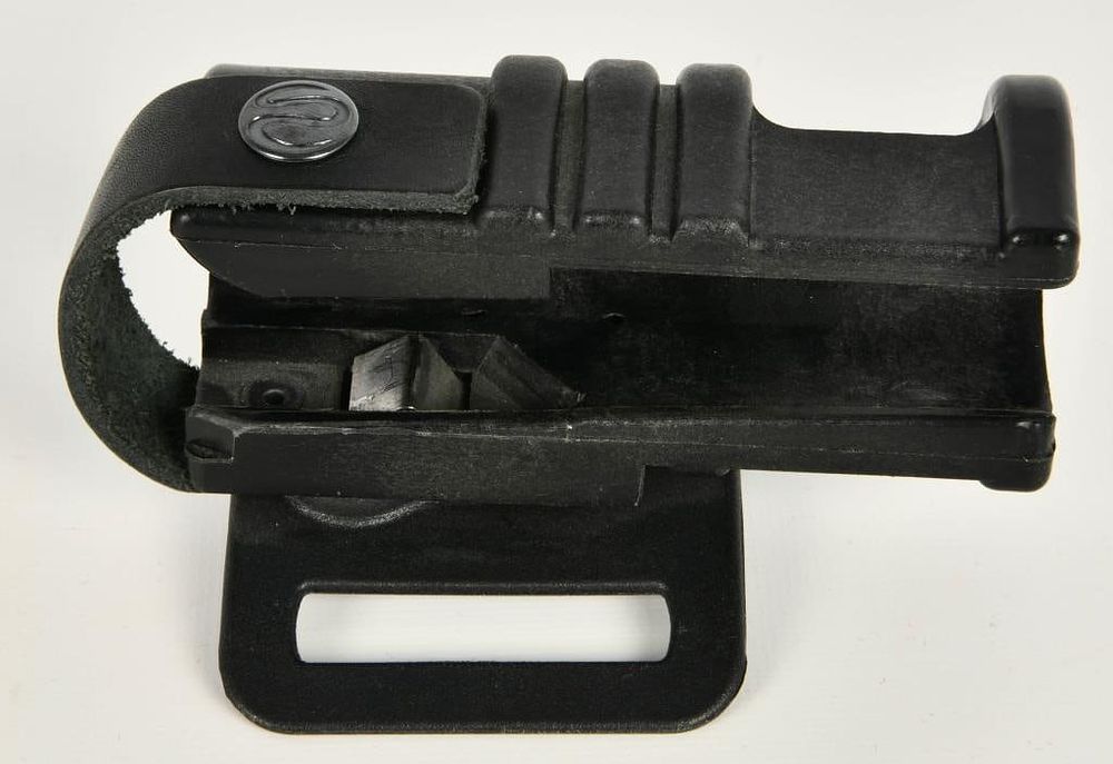 Lot 1493: EFA-2K Self Load Holster by EFA EFA-2K RH draw