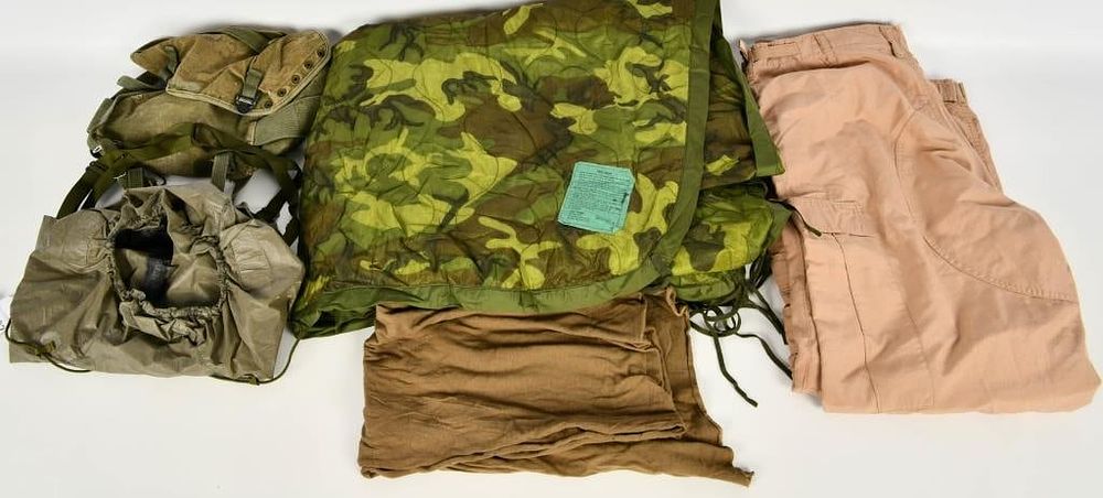 Lot 1532: various Military Accessories: Poncho Liner, Combat
