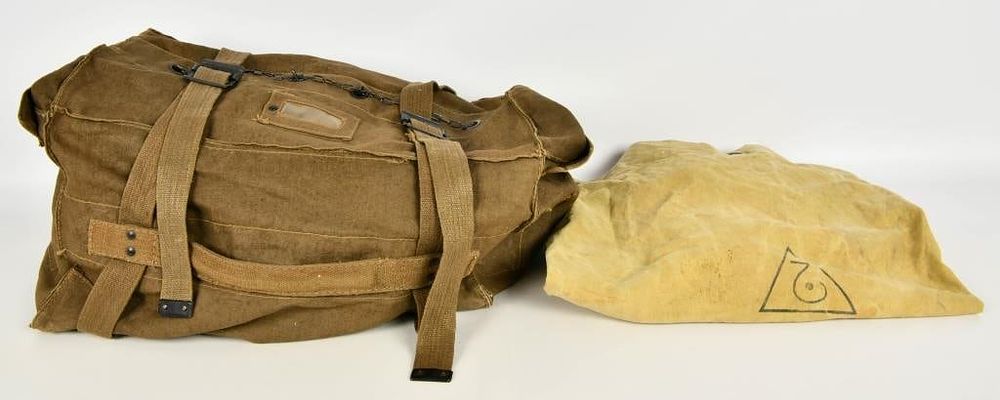 Lot 1573: Genuine 1960's Italian Army Military Duffel & Laun