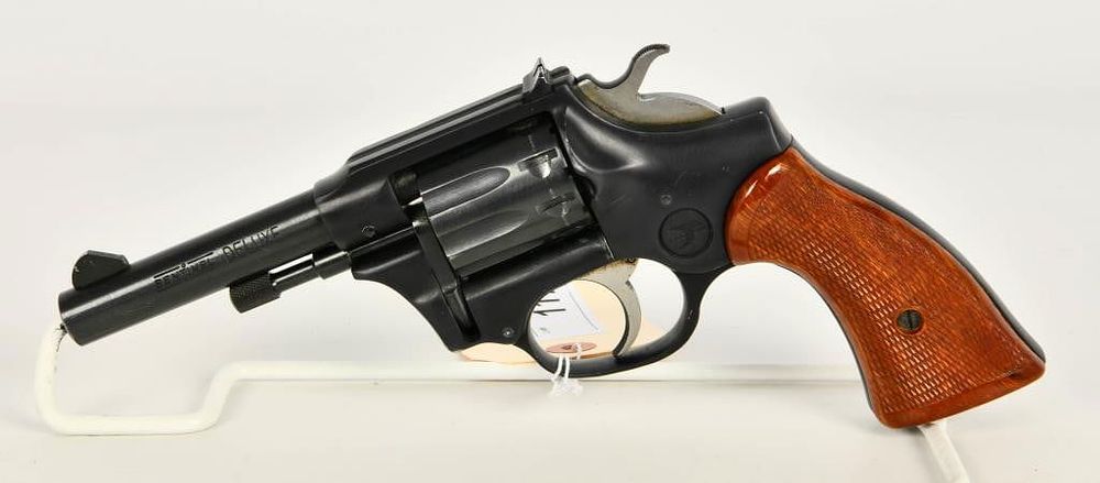Lot 117: High Standard Sentinel Deluxe R-107 9 Shot
