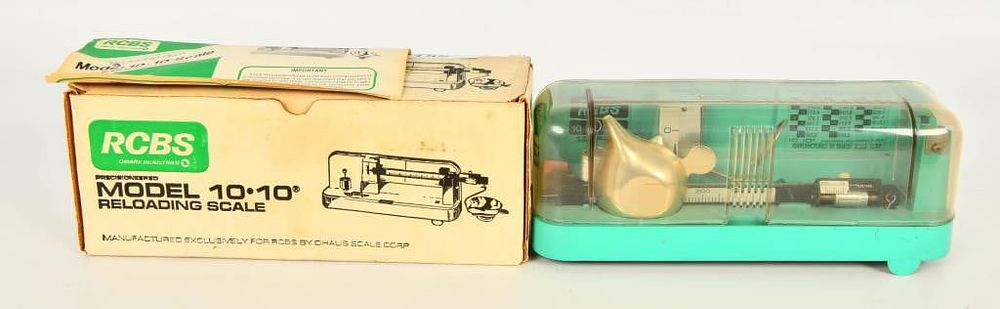 Lot 152: Vintage RCBS Model 10-10 Reloading scale