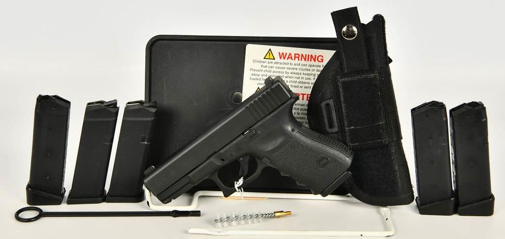 Lot 531: GLOCK 19 Gen 3 9mm Semi Auto Pistol