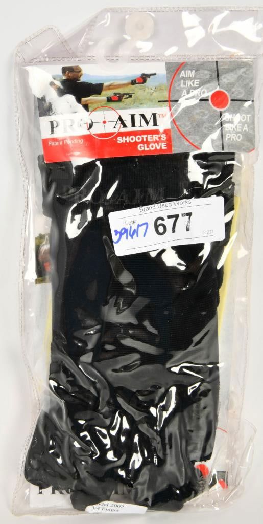 Lot 677: Pro AIM Shooters Gloves NIP Model 2002 Sz Large