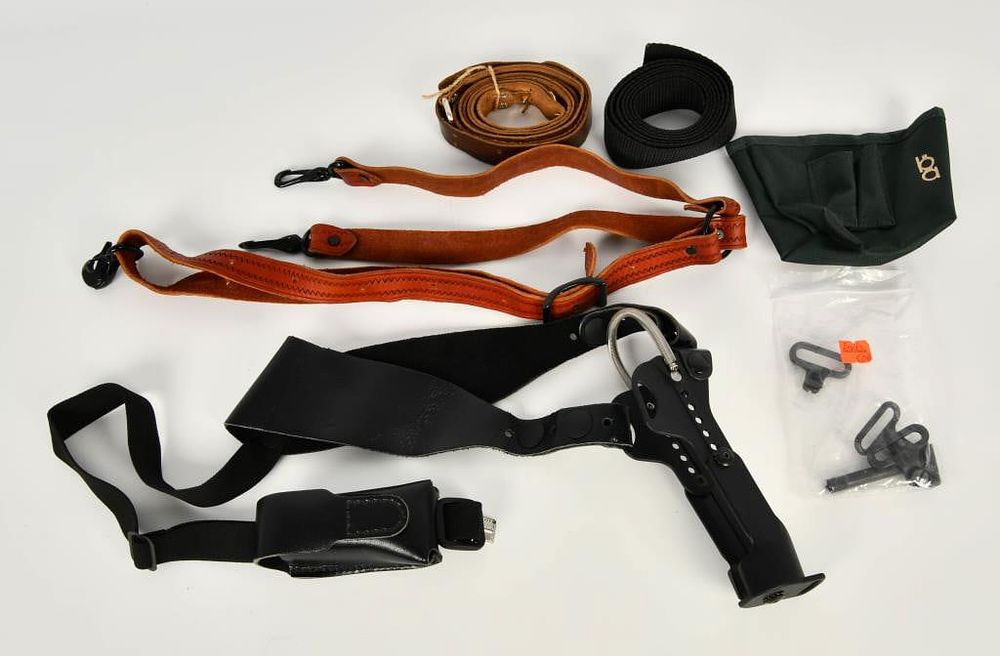 Lot 1049: Safariland 1090 Gun Quick Shoulder Holster &