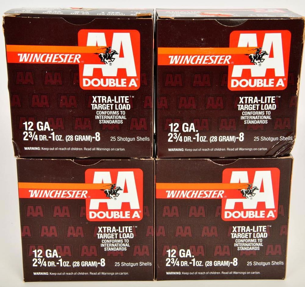Lot 1060: 100 Winchester AA Light Target Load 12 Gauge