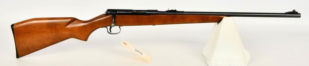 Lot 1075: Winchester Model 141 Bolt Action Rifle .22 LR