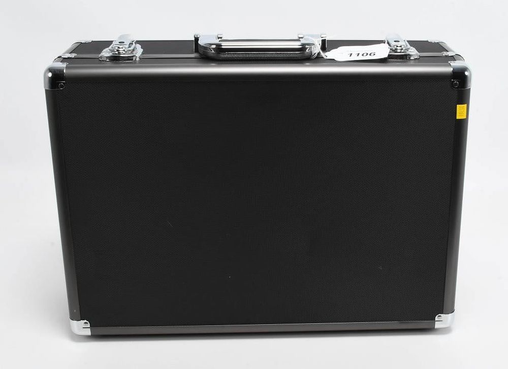 Lot 1106: Xit Professional Medium Portable Hardcase