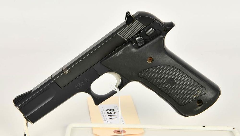 Lot 1158: Smith & Wesson Model 422 Semi-Auto .22 LR Pistol