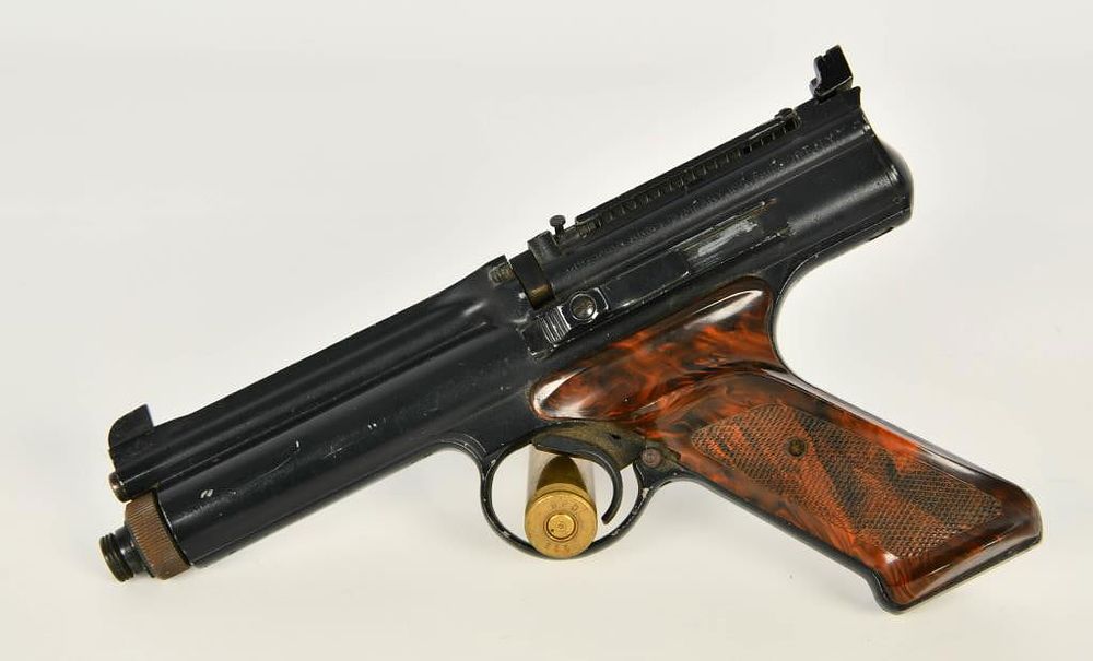 Lot 1184: Crosman 600 Co2 Semi auto Pistol