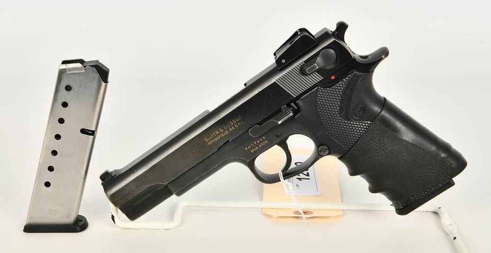 Lot 1260: Smith & Wesson Model 4505 Semi Auto Pistol .45 ACP