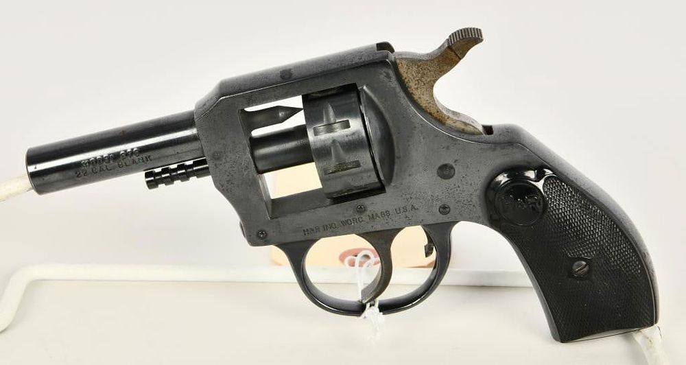 Lot 1266: Harrington & Richardson Model 970 .22 Blank Pistol