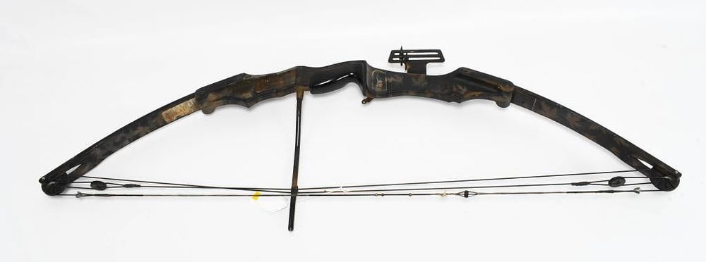 Lot 1286: Pearson Bushmaster Magnum RH Compound Bow