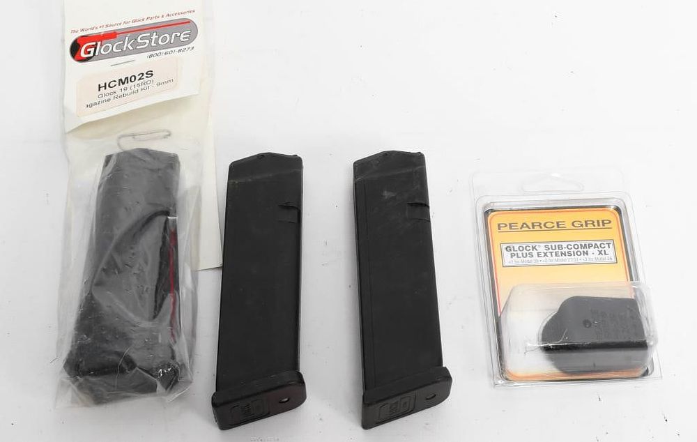 Lot 1334: (3) Glock 19 Mags .40 Cal & Pearce Grip Glock extn