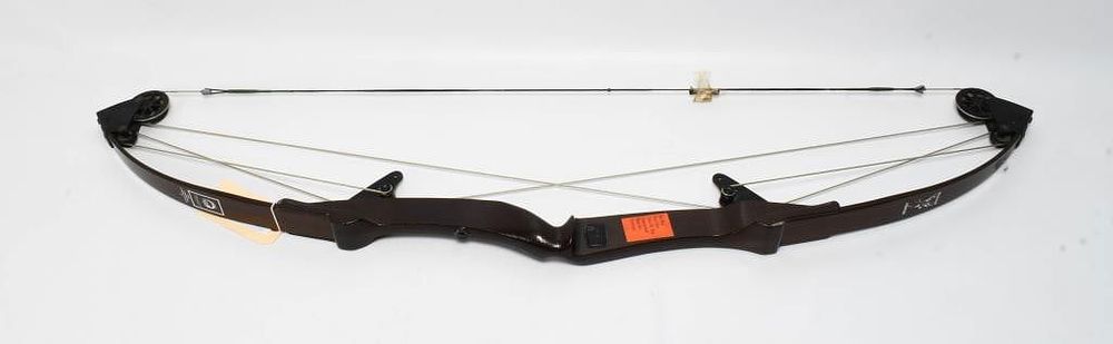 Lot 1346: Bear Archery Whitetail Hunter Compound Bow RH