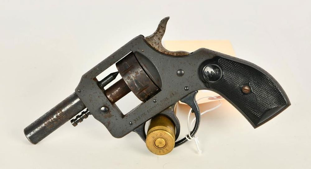 Lot 1470: Harrington & Richardson Model 960 .32 Blank Pistol