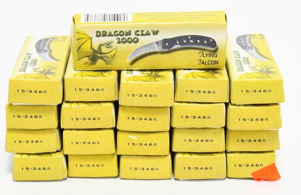 Lot 1535: 21 NIB Flying Falcon Dragon Claw 2000 Knives