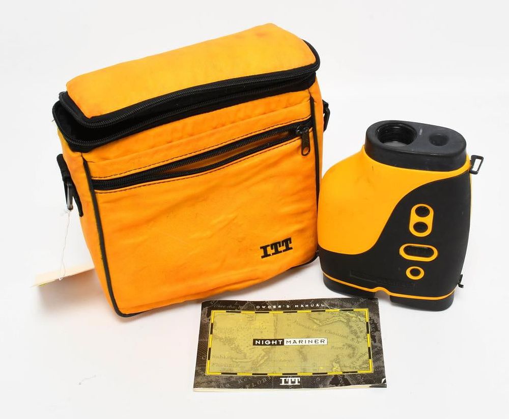 Lot 1562: ITT Night Mariner Binoculars With Carry Case