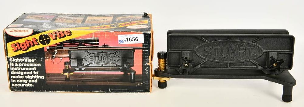 Lot 1656: Vintage Lohman Sight Vise in box