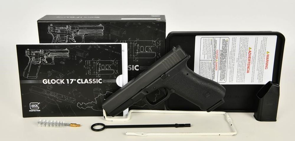 Lot 141: Glock G17 Gen 1 Classic Semi Auto Pistol 9mm
