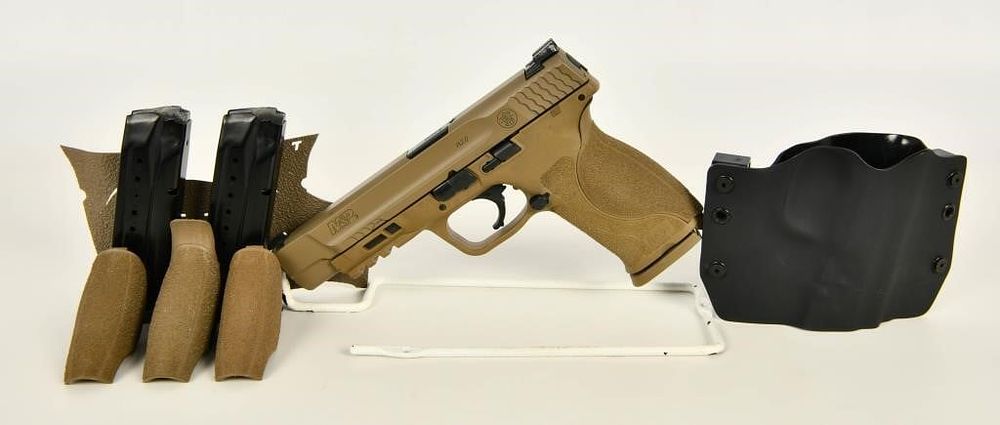Lot 273: Smith & Wesson M&P9 M2.0 9mm FDE Semi Auto Pistol