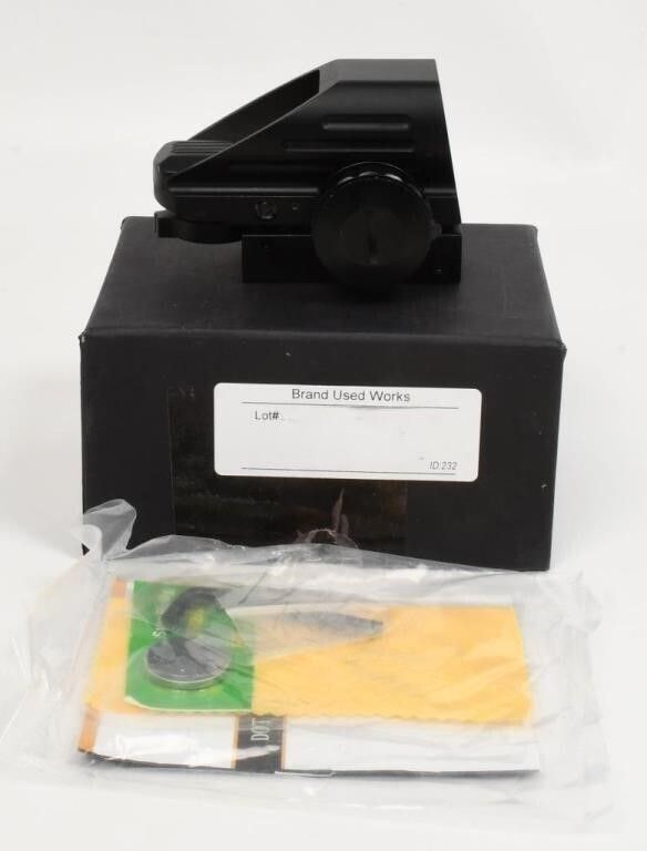 Lot 455: New in the Box Pinty Red & Green Dot Sight