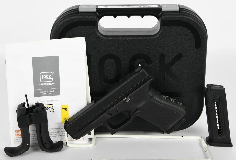 Lot 633: Glock 44 Semi Auto Pistol .22 LR