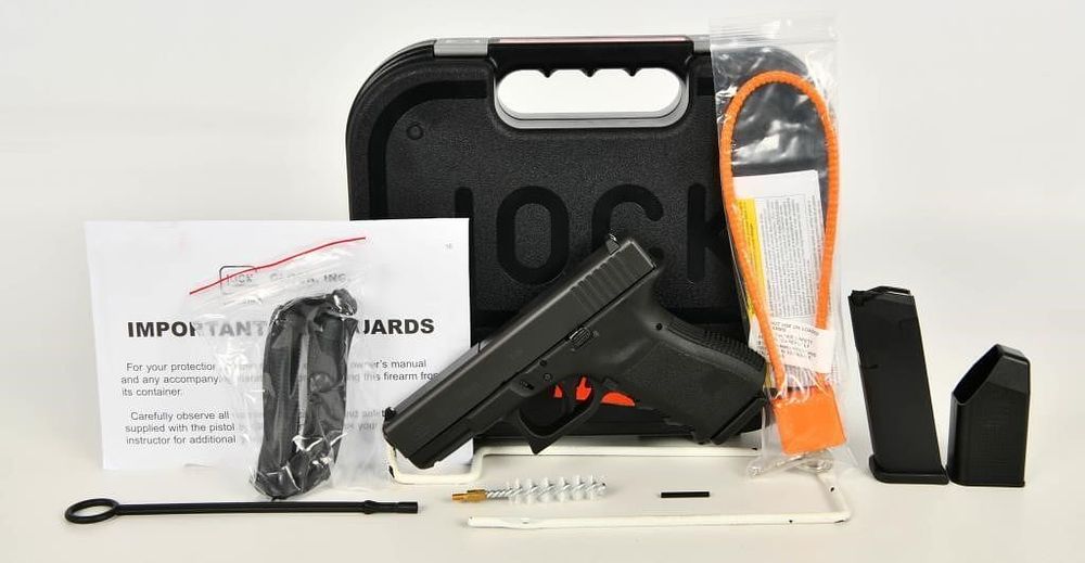 Lot 699: Glock G19 Gen 3 Semi Auto Pistol 9MM