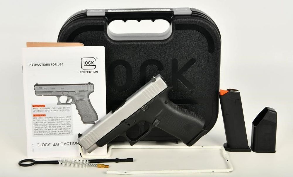 Lot 1062: GLOCK G48 9mm Slim Semi Auto Pistol