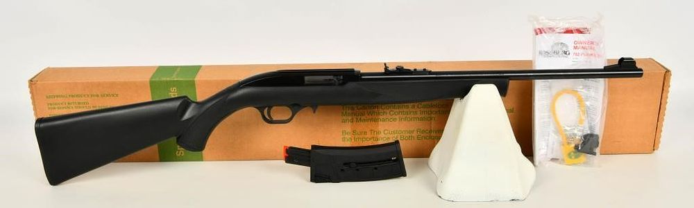 Lot 1509: Mossberg 702 Plinkster Semi Auto Rifle .22 LR
