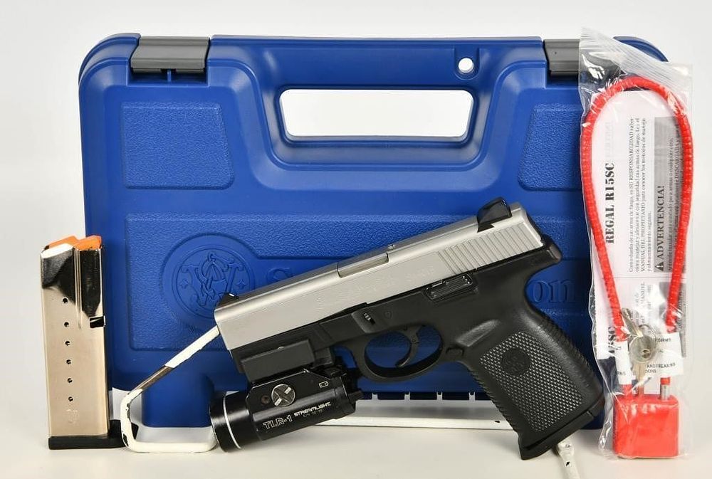 Lot 1614: Smith & Wesson SW40VE Semi Auto Pistol .40 S&W