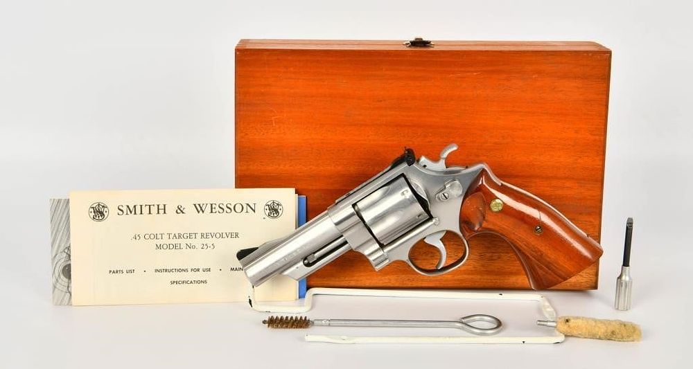 Lot 186: Smith & Wesson Model 657 Distinguished .41 Magnum