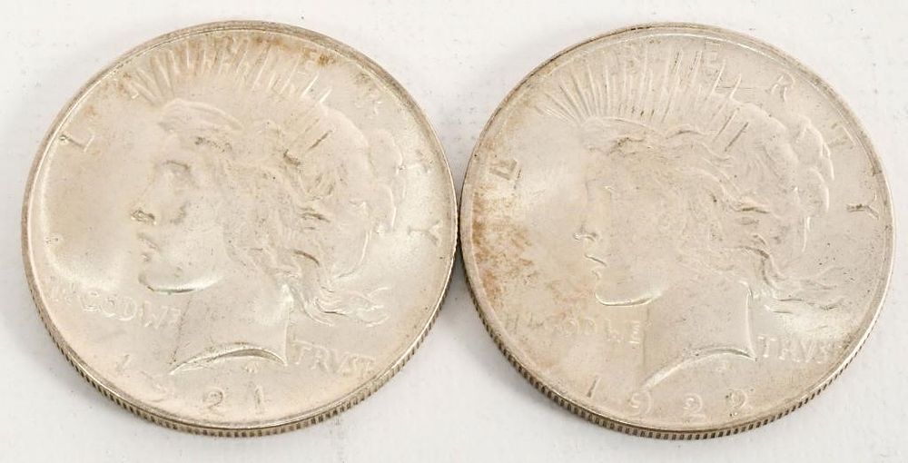 Lot 1096: 2 Liberty Silver Peace Dollar Coins