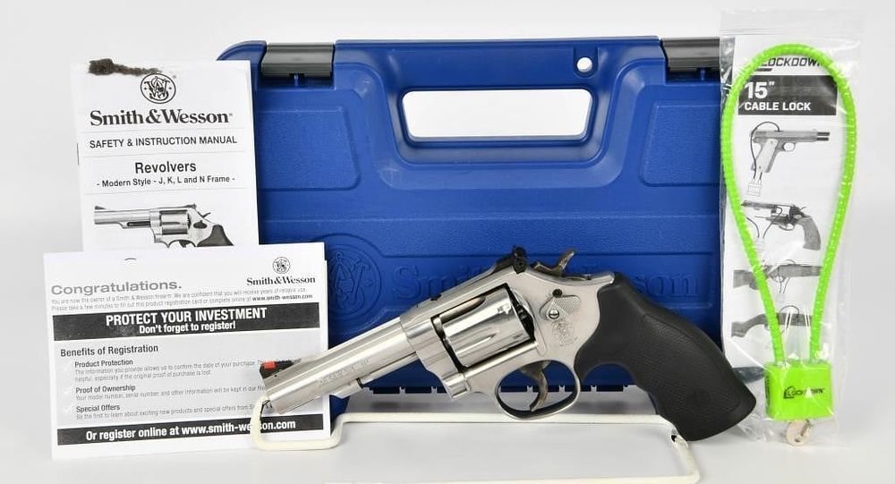 Lot 1107: Stainless Smith & Wesson 67-5 .38 SPL + P Revolver