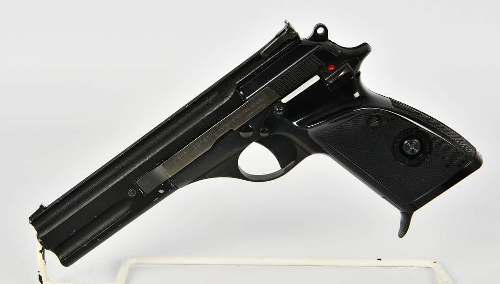 Lot 1359: Rare Beretta Model 76 Target Pistol .22 LR