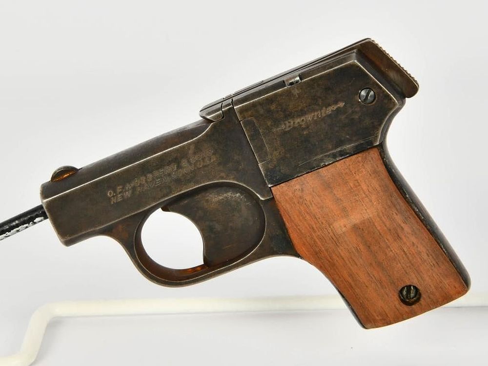 Lot 1683: Mossberg Brownie 4 Shot .22 LR Pistol