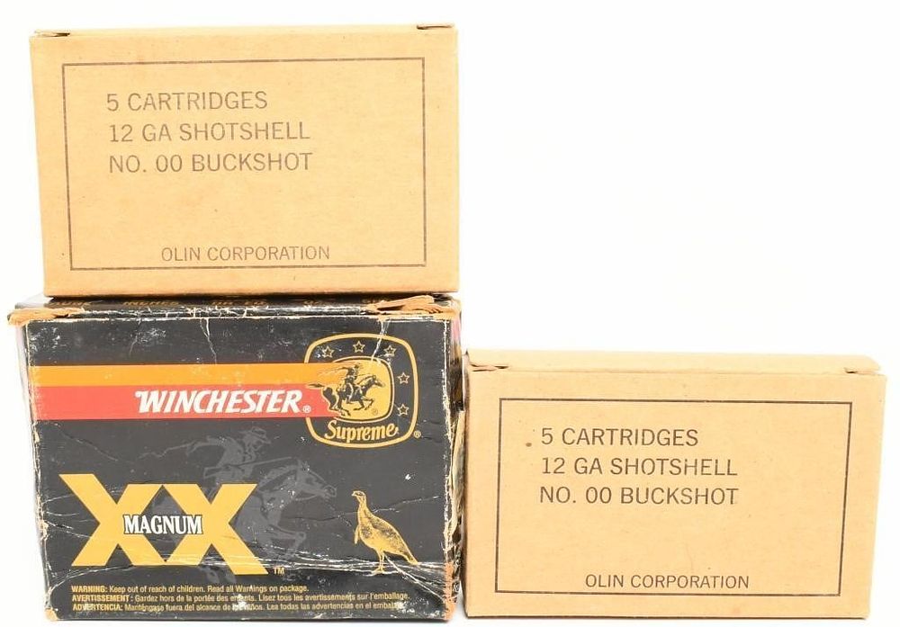 Lot 622: 17 rds 12 GA Shotshells two boxes show NO. 00 Buck