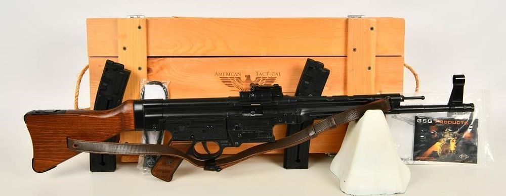 Lot 1137: GSG German Schmeisser STG44 Carbine 16" .22 LR