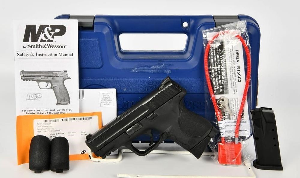 Lot 1152: Smith & Wesson M&P 40C .40 S&W Compact