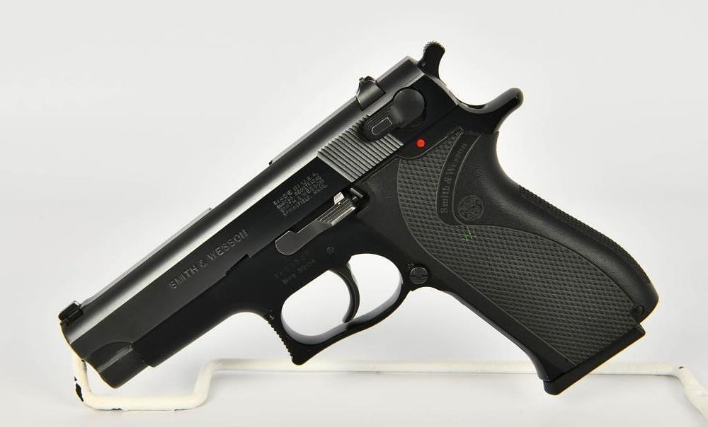 Lot 1596: Smith & Wesson Model 3904 Semi Auto Pistol 9MM