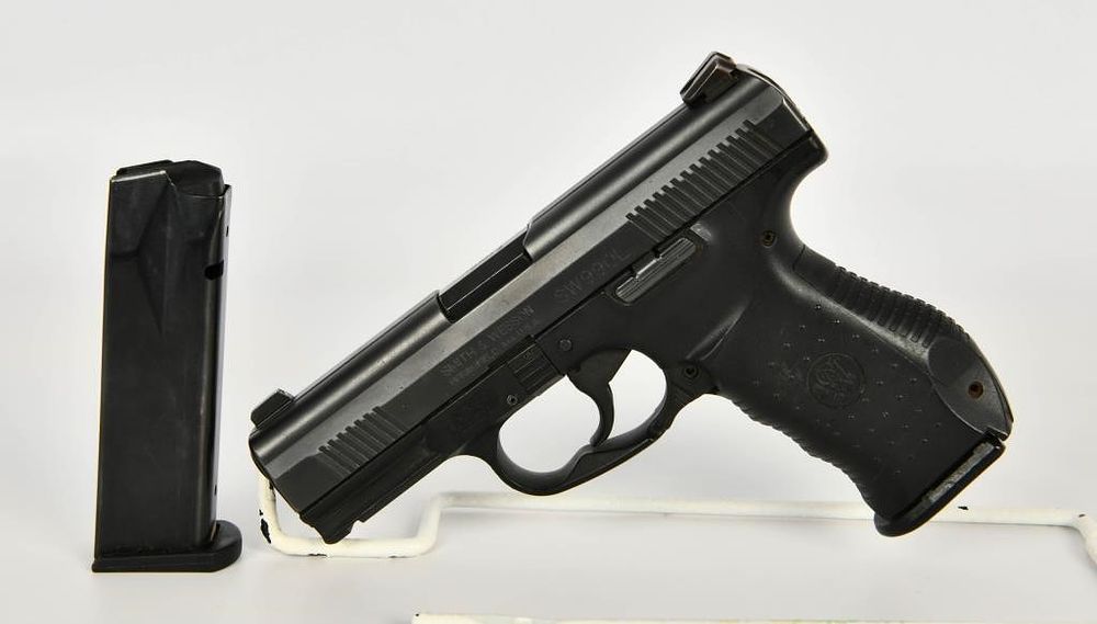 Lot 201: Smith & Wesson SW990L Walther Germany 9MM